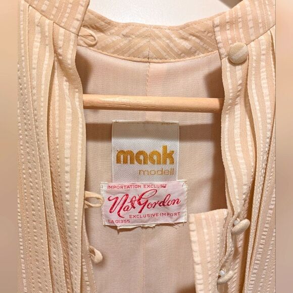 Late 70s Maak Modell 38 Button Front Kaftan with Pleated Details - Picture 10 of 12